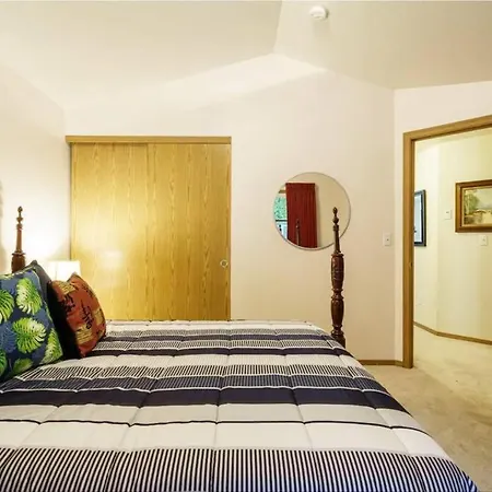 Kozy Condo-Near Pdx-Ezfwyaccess-Fast Wi-Fi